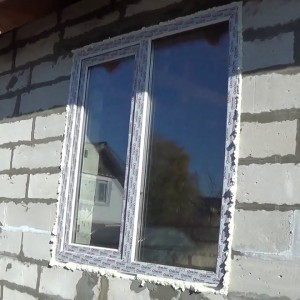 Как ставить окна в дом из газобетона